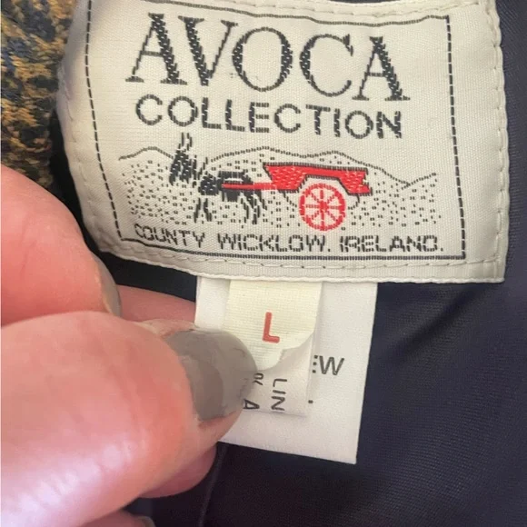 Avoca Collection | 2 piece skirt suit. Classic. Ireland. 100% pure wool. Large - Picture 6 of 15